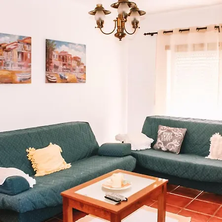 Spacious House At Nyaraló Nazaré